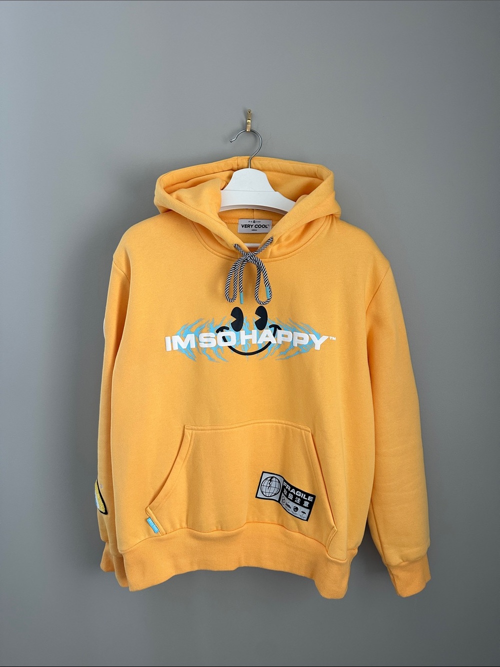Cool Shirts Yellow "IM SO HAPPY" Graphic Hoodie